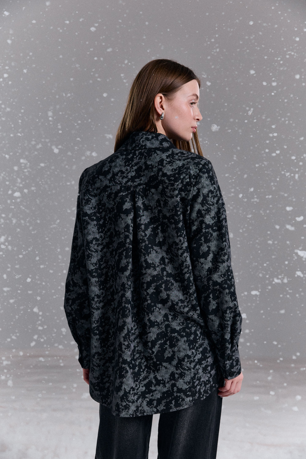 Чорна пряма сорочка