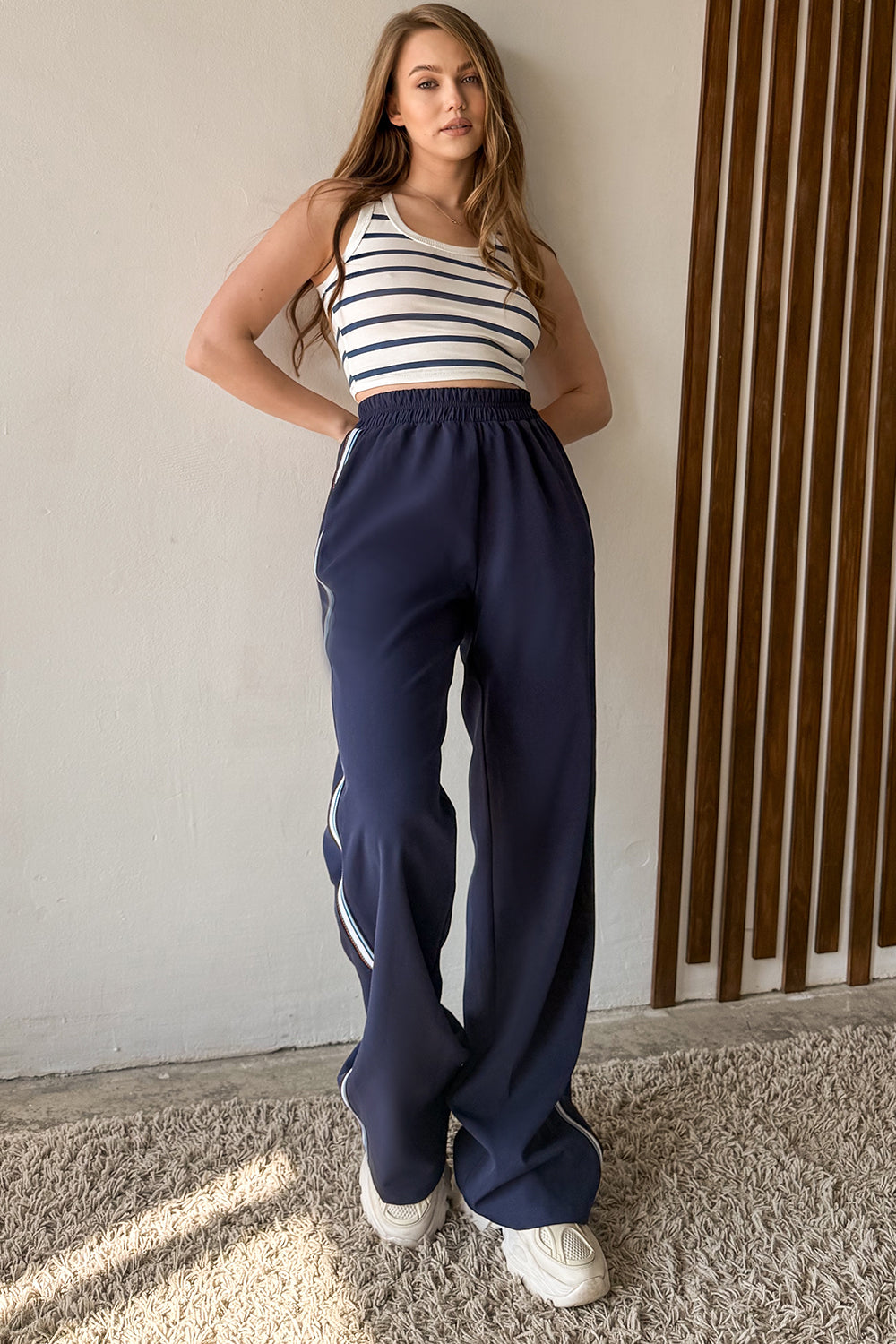 Blue trousers with elastic waistband and stripes