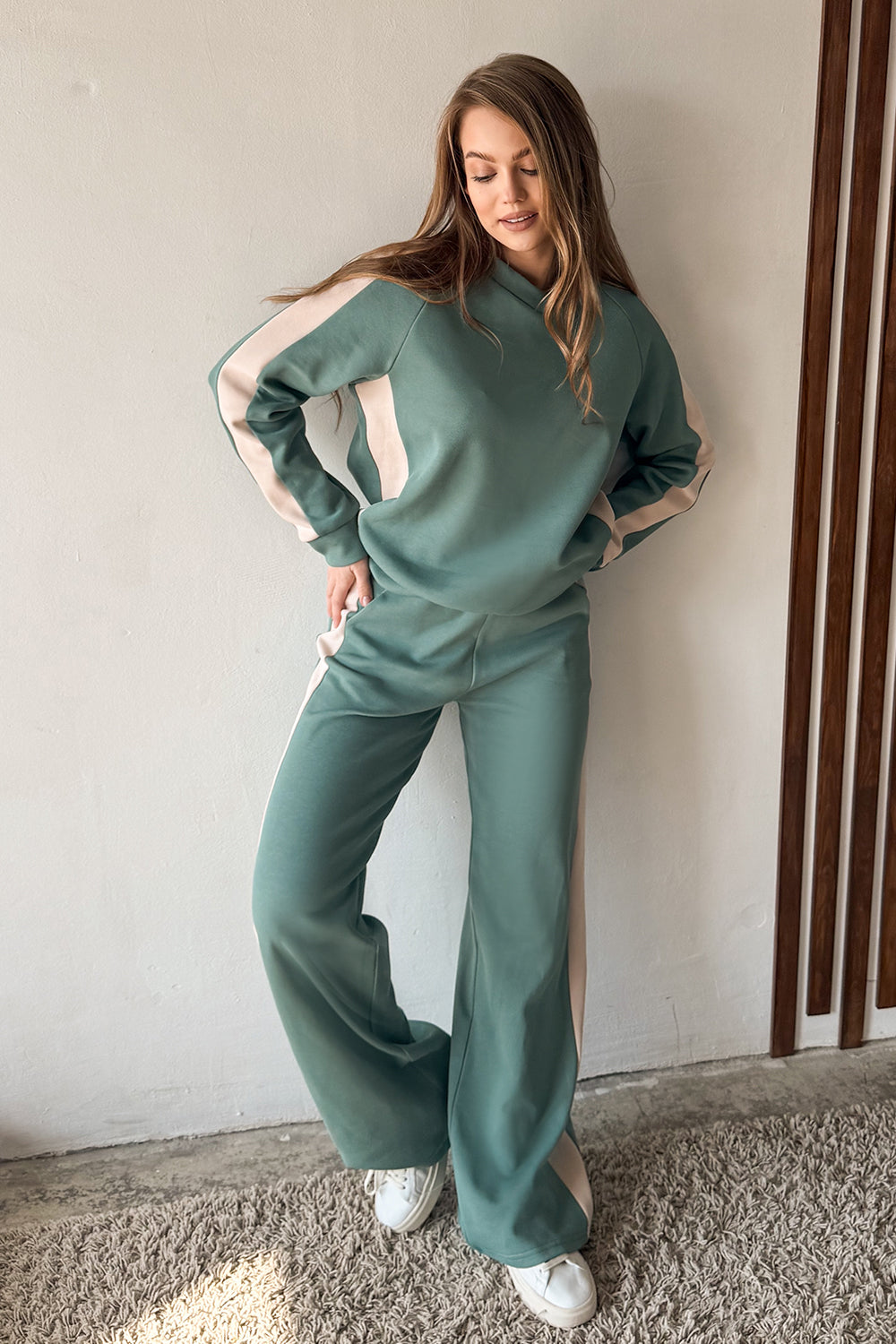 Cotton walking suit with contrasting stripes in Tiffany color