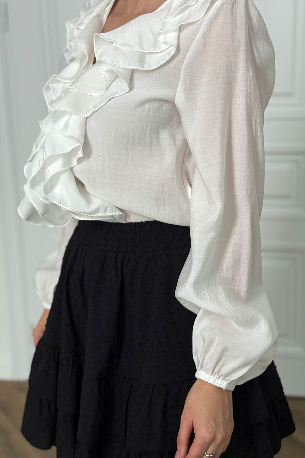 Milk blouse with double ruffles