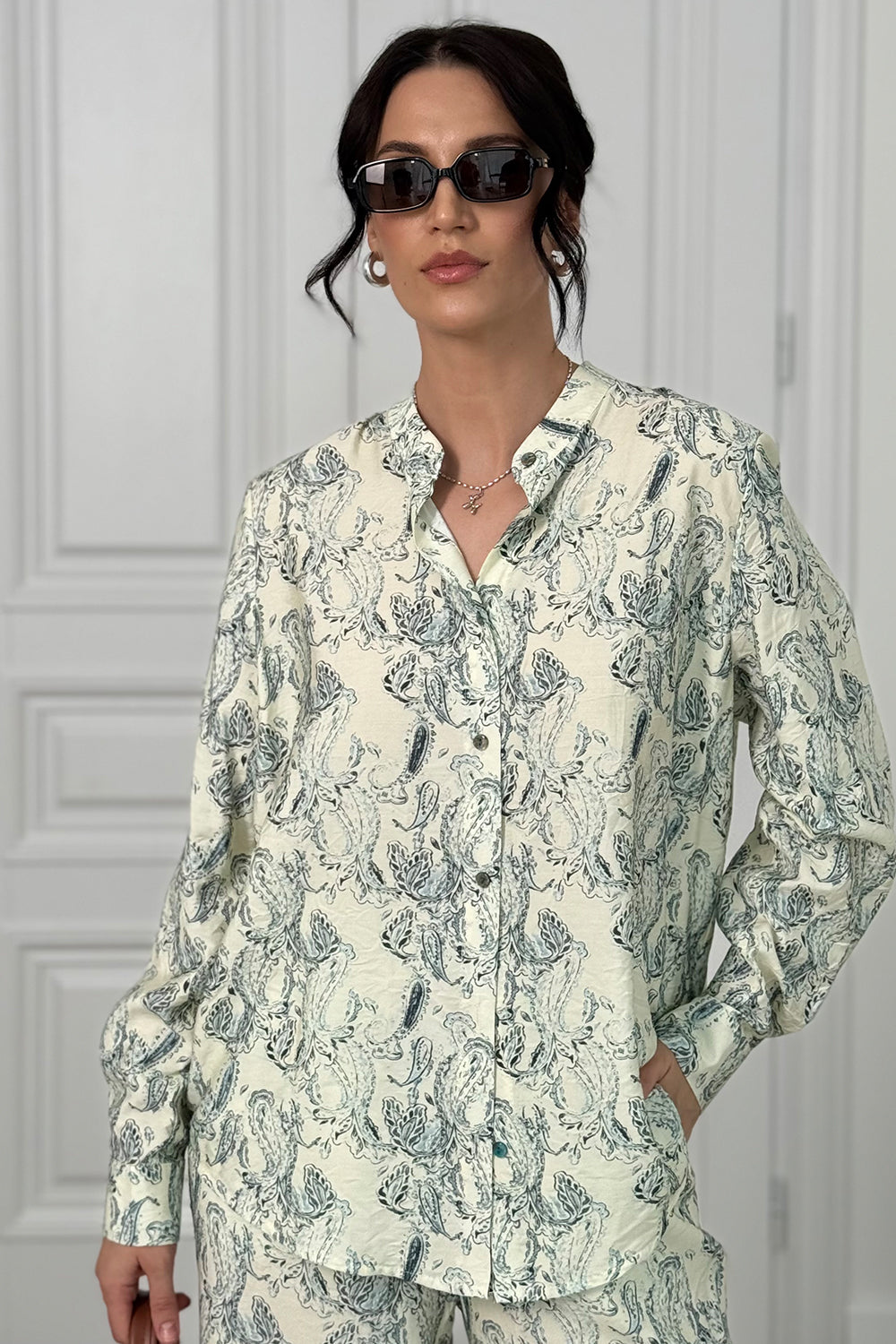 Muslin suit with shirt and trousers in Ivory