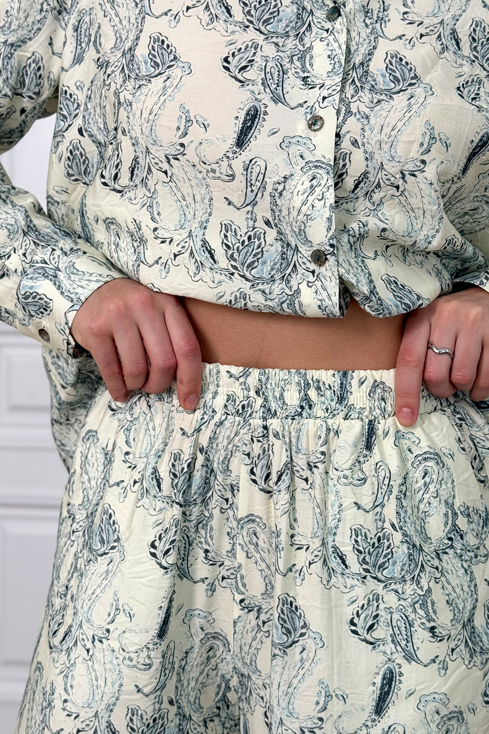 Muslin suit with shirt and trousers in Ivory