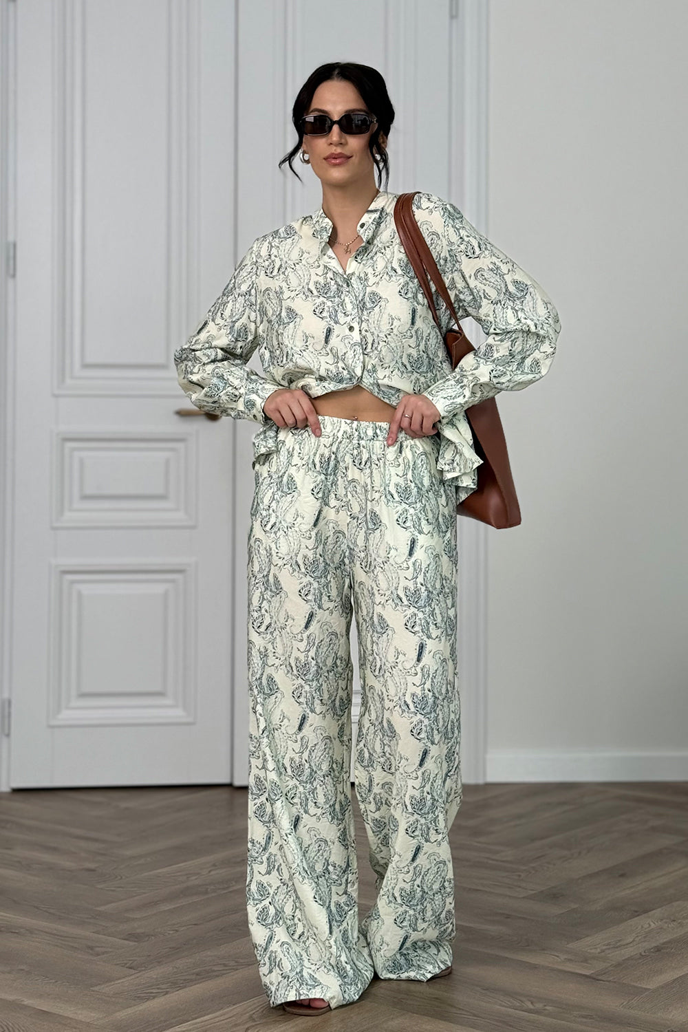 Muslin suit with shirt and trousers in Ivory