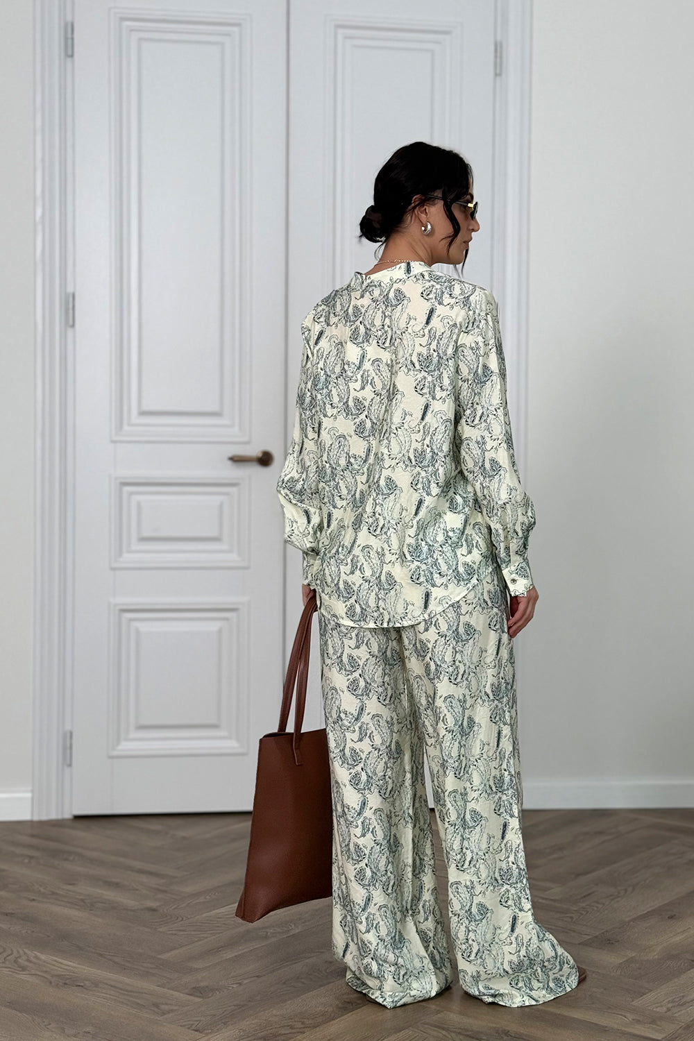 Muslin suit with shirt and trousers in Ivory