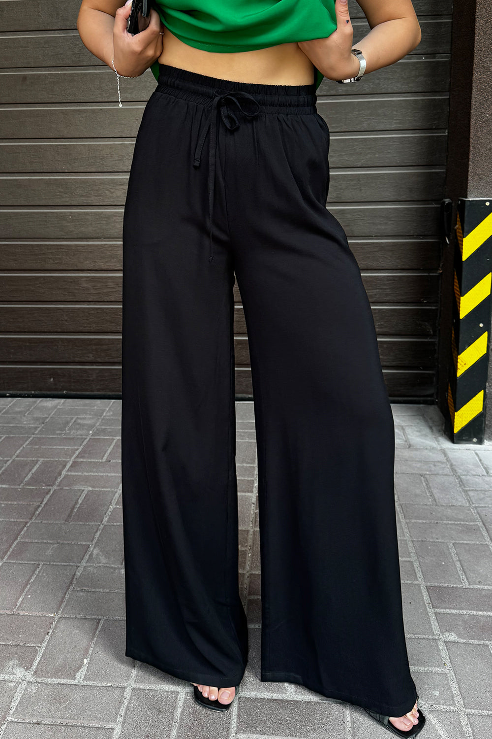 Black loose pants with elastic