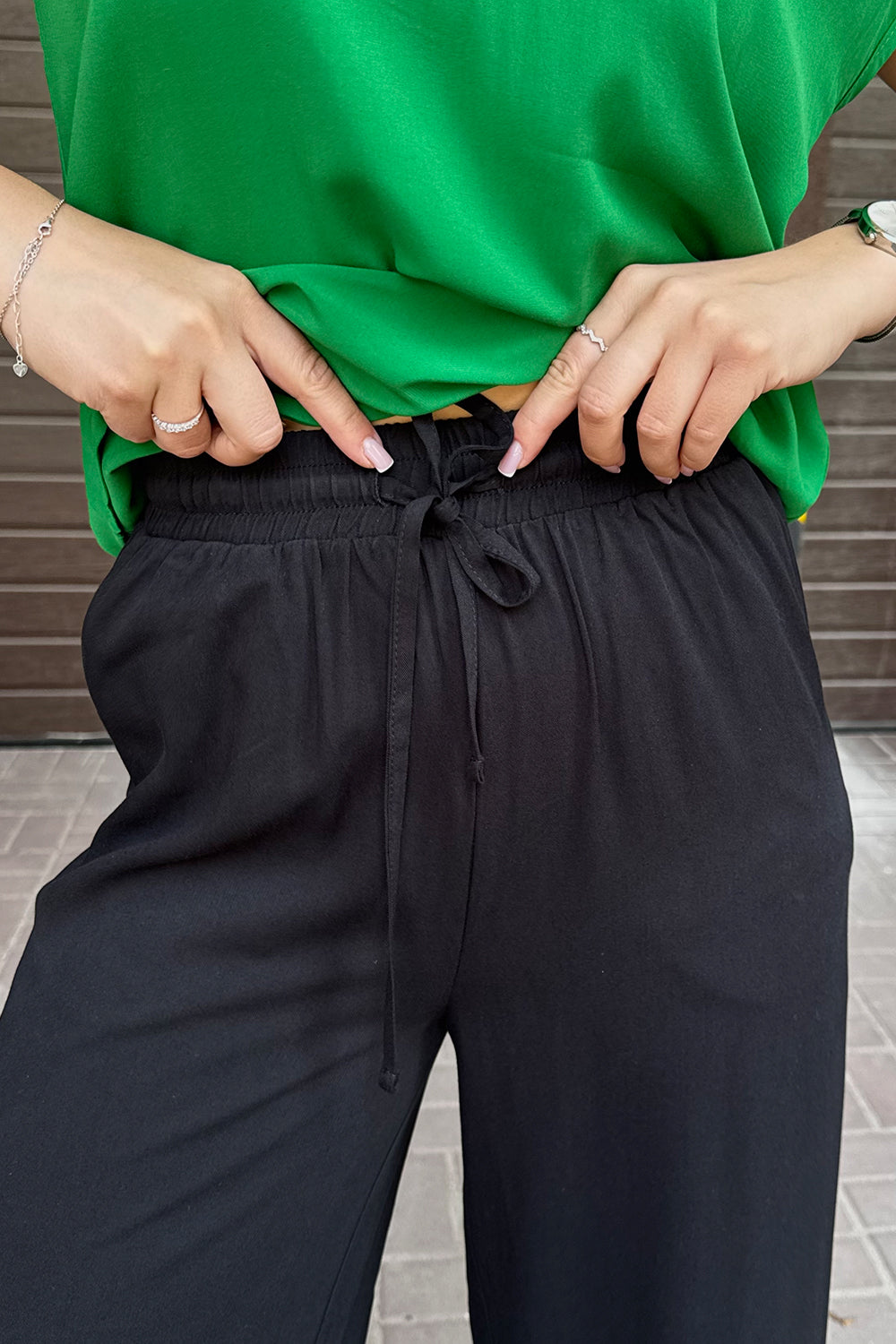 Black loose pants with elastic