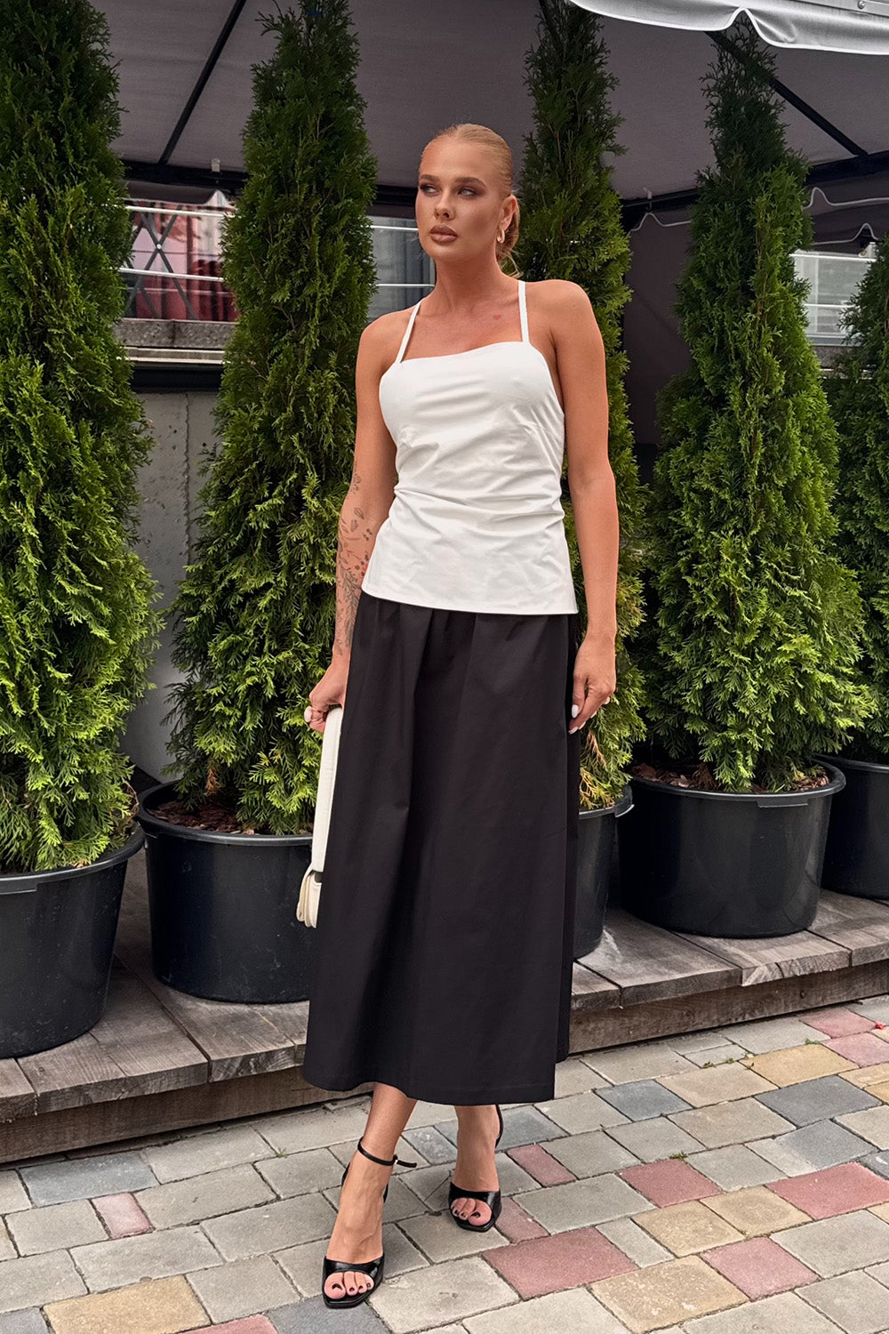 Black cotton skirt with side pockets