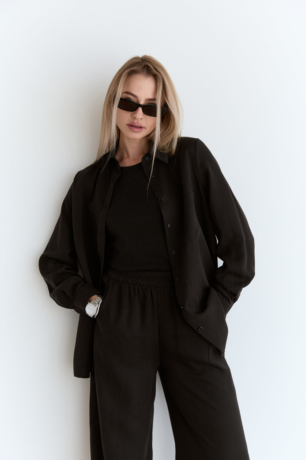 Черная блузка свободного кроя