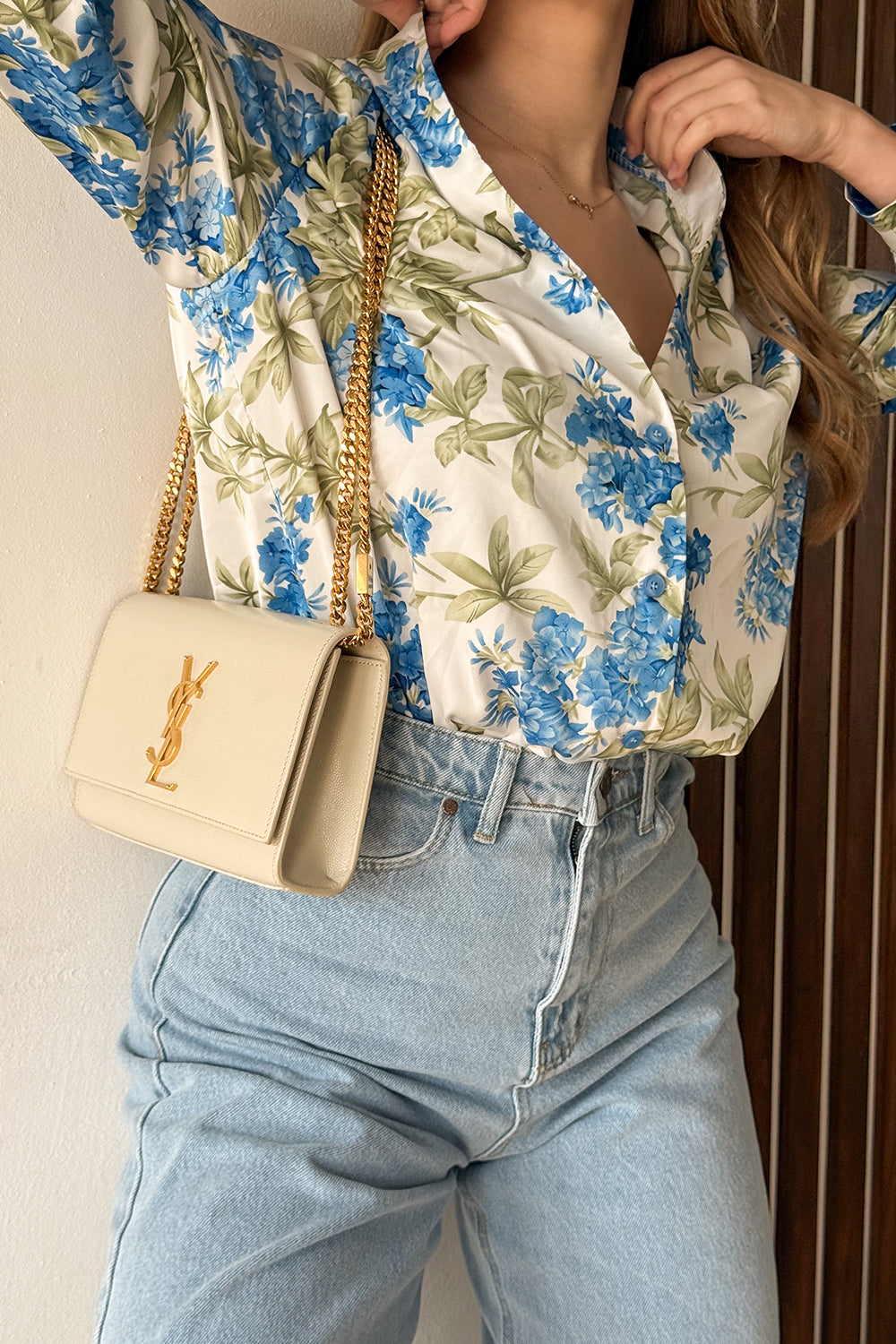 Loose light blue shirt with stand-up collar