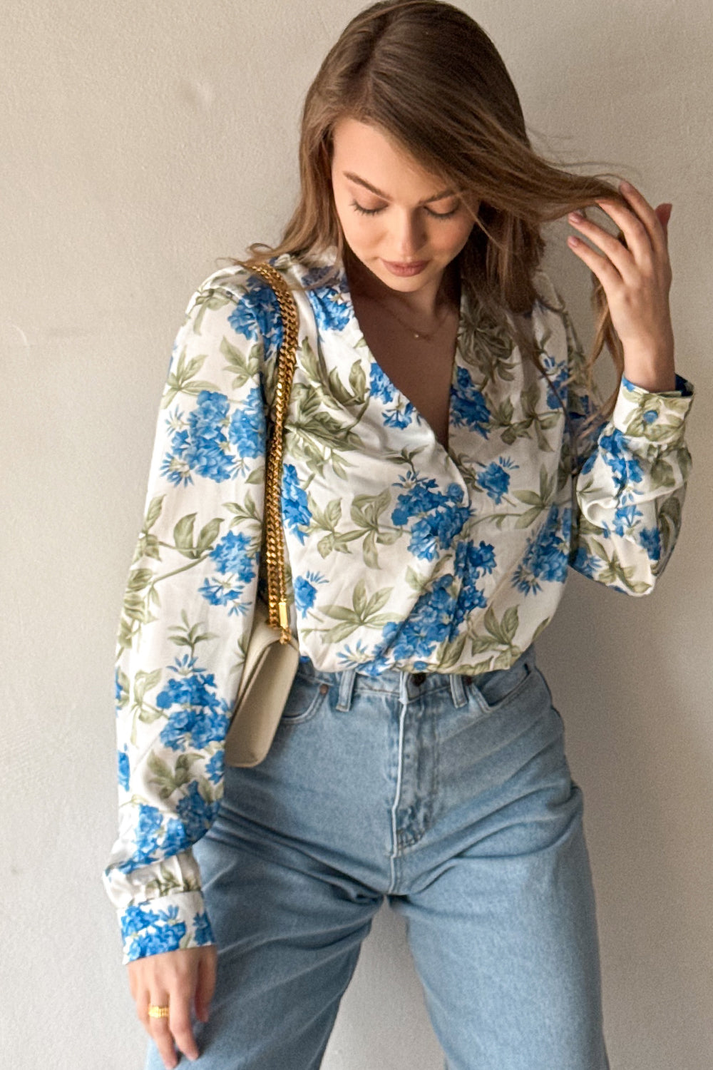 Loose light blue shirt with stand-up collar