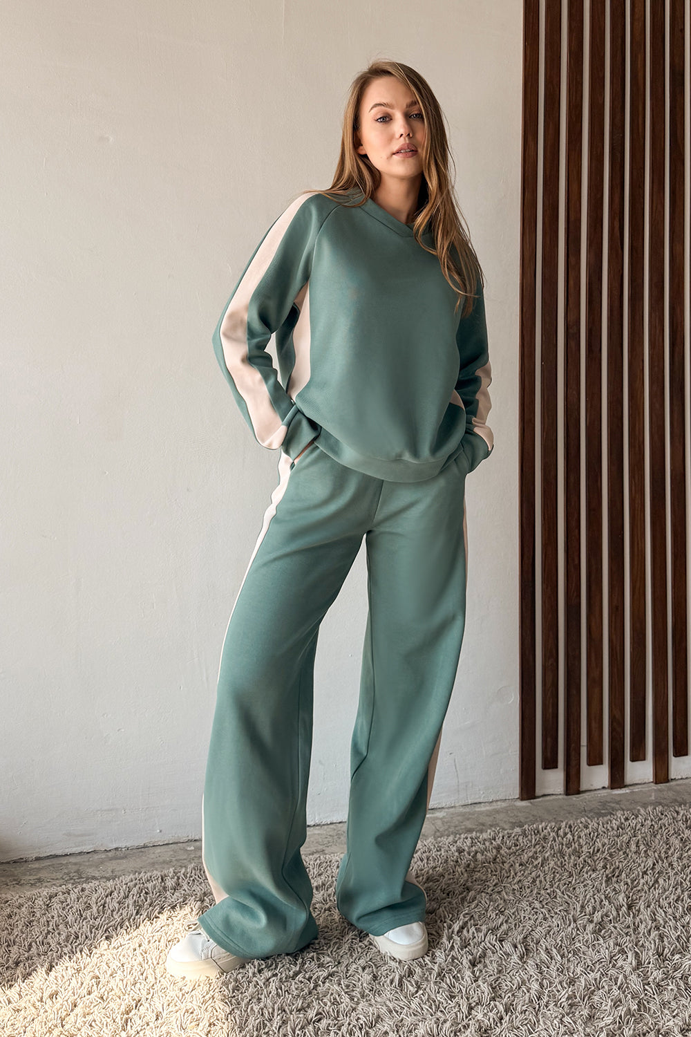 Cotton walking suit with contrasting stripes in Tiffany color
