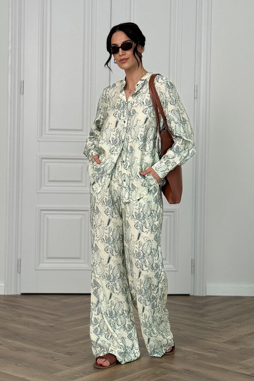 Muslin suit with shirt and trousers in Ivory