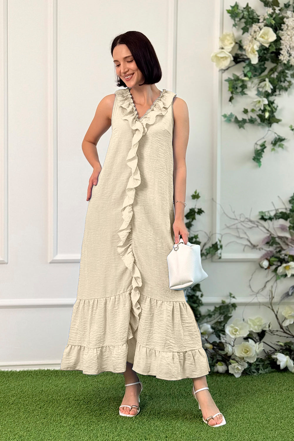 Beige loose dress with ruffle