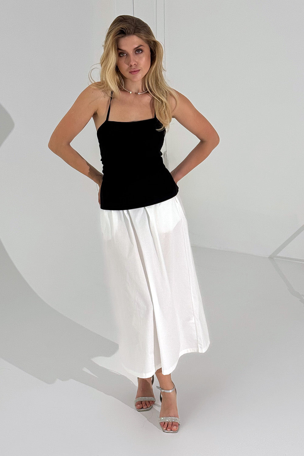White cotton skirt with side pockets